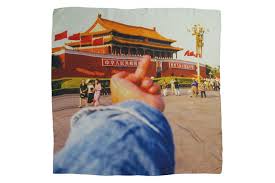 Ai Weiwei Scarf On Museumgoods De Platz Des Himmlischen Friedens Kunstgeschichte Peking