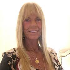 Carrie Raley's Instagram, Twitter & Facebook