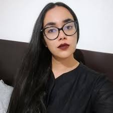 I need to know what Gym Shark did to the fitness girlies. They went from  only wearing Gym Shark in their videos for years, to quickly separating  themselves from the brand completely