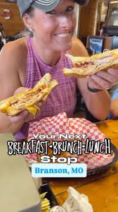 🛥️🥘FLOATING CAFE FUN ON TABLE ROCK LAKE!🥪💦If you haven’t been to Indian  Point Floating Cafe in Branson, you’re missing out