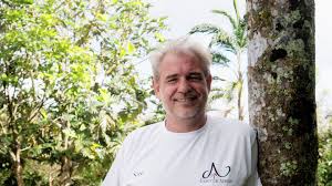 Sie pendelt zwischen kalifornien und jalisco. Bauer Sucht Frau Emanuels Hofdamen Sind Jetzt Ein Paar Promiflash De