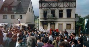 Over the time it has been ranked as high as 13 376 327 in the world. Wir Sind Aus Allen Wolken Gefallen Ak Analyse Kritik