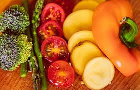 En definitiva, sea cual sea su procedencia, queremos incidir en la importancia de consumir entre 2 y 5 raciones de verduras y hortalizas cada día. Es O No Es Las Diferencias Entre Frutas Y Verduras