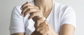 La douleur de l'arthrite dans vos mains est l'une des douleurs qui causent le plus de problèmes chez les personnes atteintes par cette maladie. 5 Remedes Naturels Pour Soigner Le Syndrome Du Canal Carpien Sante Magazine