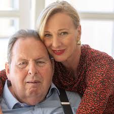 David rott on wn network delivers the latest videos and editable pages for news & events, including entertainment, music, sports, science and more, sign up and share your playlists. Ottfried Fischer Geheime Corona Hochzeit Foto Mit Ehering Und Flaschenbier Aufgetaucht Stars