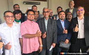 Commercial invoice endorsement & legalization. Court Upholds Ros Notice On Dismissal Of Malay Chamber S President Free Malaysia Today Fmt