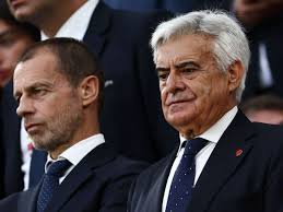 La indiferencia de Pedro Rocha con la ministra Pilar Alegría para tirarse a  los brazos de Ceferin