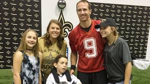 Latest on qb drew brees including news, stats, videos, highlights and more on nfl.com. How Drew Brees Helps A Family Of Saints Fans Recover From Tragedy
