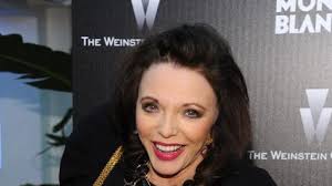 Collins john, 35, aus niederlande sc buitenboys, seit 2019 mittelstürmer marktwert: Joan Collins Wurde Von Queen Elizabeth Zur Dame Ernannt