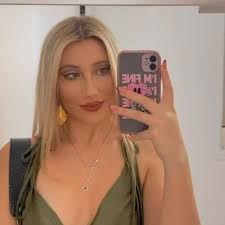 Creadores de contenido españoles: Story: singular Stories: plural ¡”Storie”  no existe! Dejad de usar esa palabra. 🥲