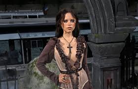 Photo ? Paris Jenna Ortega se mue en poupe gothique pour ...