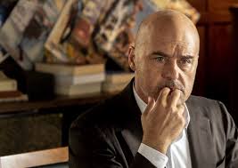 He is an actor and director, known for inspector montalbano (1999), come into the light (2005) and la nostra vita (2010). Il Commissario Montalbano Si Avvia All Epilogo Le Parole Di Luca Zingaretti