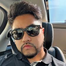 Meus amigos, ESTUDEM! estudem muito para viver essa experiência de adquirir  um enxoval para um curso de formação. Não há preço que pague esse momento  em que você vai começando “cair a