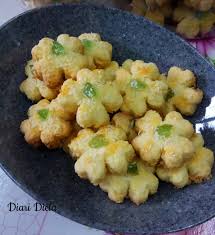 5 egg yolk 250 gm butter 1 ts vanilla essence 2 1/2 flour 1/2 cup sugar. Resepi Biskut Kelapa Kering Www Sedapresepi Buzz