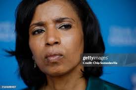 The man with the glasses Nat Williams who is the Major Bowes "on Beal...  News Photo