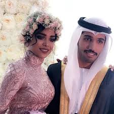 قبل ساعات قليلة انتشرت العديد من الفيديوهات التي يدعون بها مشاعل الشحي، حيث تظهر باسلوب غير لائق وحديث مخل بالاداب وتفجأت مشاعل من تلك الفيديوهات هي وزوجها كما. Ø§Ù„Ø´Ø±Ø·Ø© ØªØ³ØªØ¯Ø¹ÙŠ Ø£Ø­Ù…Ø¯ Ø®Ù…ÙŠØ³ ÙˆÙ…Ø´Ø§Ø¹Ù„ Ø§Ù„Ø´Ø­ÙŠ Ù…Ø§Ø°Ø§ Ø­ØµÙ„ Ù…Ø¬Ù„Ø© Ø³ÙŠØ¯ØªÙŠ