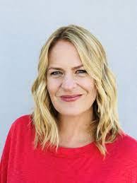 Beth Poncelet's Instagram, Twitter & Facebook