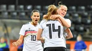 Das deutsche team von trainer horst hrubesch. Dfb Frauen Gegen Die Niederlande Auf Augenhohe Sport Dw 24 02 2021