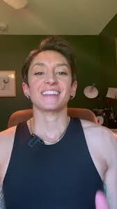 Veronica Starling's Instagram, Twitter & Facebook