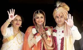Sharmila Tagore Wiki Age Husband Family Biography More Wikibio Tagore üç çocuğun en büyüğüydü ve iki küçük kız kardeşi vardı, merhum oindrila kunda tinku tagore ve romila sen.