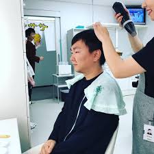 山岸久朗 on instagram 緊張しすぎて男前になっている ネタを考えるほうと リラックスして普段通りの ネタを覚えるほう 笑 かまいたち かまいたち山内 かまいたち濱家 キングオブコント ついに今夜 かまいたちがんばれ クスリとも笑わない山内くん