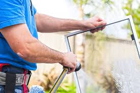 Cam silerken kullanılabilecek bir diğer sıvı ise bulaşık deterjanı. Nick S Window Cleaning Eavestrough Cleaning In Toronto Window Cleaner Eavestrough Cleaning Window Washing Cleaner