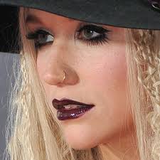 Kesha's Makeup Photos & Products