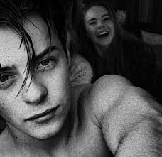 𝑪𝒉𝒓𝒊𝒔𝒕𝒐𝒇𝒇𝒆𝒓 𝒂𝒏𝒅 𝑬𝒗𝒂