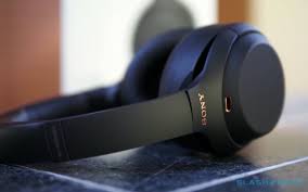 The former feature uses microphones to amplify the. Sonyã®æœ¬æ°— ãƒŽã‚¤ã‚­ãƒ£ãƒ³ Bluetoothãƒ˜ãƒƒãƒ‰ãƒ•ã‚©ãƒ³ Wh 1000xm4 ãŒé‚ã«ãƒªãƒªãƒ¼ã‚¹ Slashgear Japan