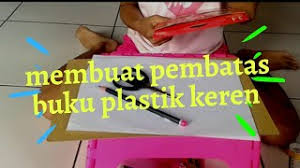 Nah, kami akan memperkenalkan produk unik pembatas buku yang terbuat dari tulang daun nih. Cara Buat Pembatas Buku Plastik Yang Keren Banget Youtube
