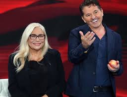 Bersani da Floris, applausi alla Meloni e lui rosica: "Mamma mia" | Libero Quotidiano.it