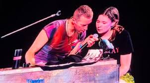 Coldplay Stuns: Chris Martin Invites Lucky Fan Onstage! – WAMN News Online