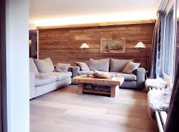 Wohnzimmer Im Alpinen Chic Altholz Sofatisch Altholzwand Sofa Nach Mass Country Living Room Country Style Living Room Living Room