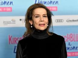 Die produktion mit elmar wepper, hannelore elsner und aya irizuki in den hauptrollen erzählt die geschichte des unheilbar erkrankten rudi, der nach dem unerwarteten tod seiner frau trudi nach japan reist, um vor ort deren versäumtes leben nachzuholen. Abschied Schauspielerin Hannelore Elsner Gestorben