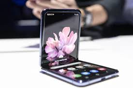 malaysia set samsung galaxy a42 5g (128gb rom/8gb ram) smartphone with 1 year samsung malaysia warranty. Samsung Joins The Fold With Galaxy Z Flip Smartphone The Star