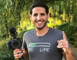To show you the most incredible humans on planet earth. Popular Vlogger Nas Daily Starts Indonesian Language Facebook Page Entertainment The Jakarta Post