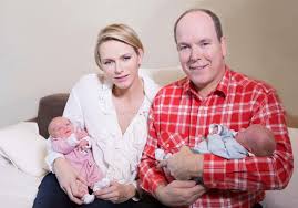 Son enfant serait attendue pour la fin de l'été. Les Jumeaux Et Charlene De Monaco Sont Sortis De L Hopital Pour Noel Elle