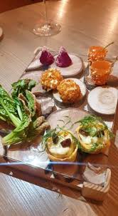 San piero in bagno.prendete sette grandi chef che si ritrovano per salutare a modo loro una grande collega romagnola che lascia la cucina, aggiungete un importante progetto di solidarietà a sostegno dell'agricoltura in africa e innaffiate infine il tutto con un buon sangiovese dei colli di bertinoro per brindare a una serata da ricordare. Dagorini A San Piero In Bagno La Stella Fresca Fresca Della Romagna Luciano Pignataro Wine Blog