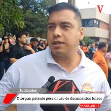 La dueña de un inmueble solicitó al intendente de Ciudad del Este, Miguel  Prieto, el inicio de un sumario en contra de un funcionario de la  institución. Se trata de Nelson Segovia,