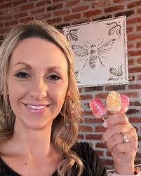 I love your lip gloss" Me: Thanks, it's crab Rangoon grease