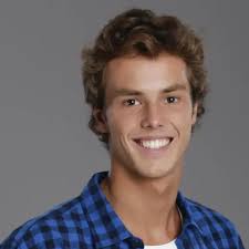 Terra Brava: David aparece no dia do seu funeral. Casimiro fica assustado e  desmaia