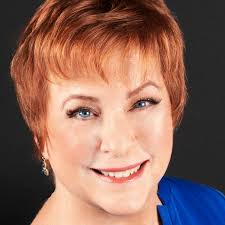 Elisa Brown's Instagram, Twitter & Facebook