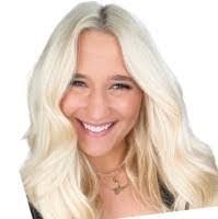 Kelly Ganey's Instagram, Twitter & Facebook