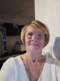 🌹Hi I'm looking for a new friend, I don't care where you're from Give me a  little hello Hello little there is no charge. But a little hello It means a  lot