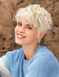 Les stars aux cheveux longs qui sont passées au court. Epingle Sur Coiffure