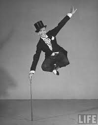 Fred Astaire 1899 1987 Born Frederick Austerlitz Was An American Film And Broadway Stage Dancer Choreographer Fred Astaire Dancing Fred Astaire Tap Dance