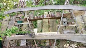 Arbeitstisch Und Regal Aus Alten Malerleitern Und Unbesaumten Bohlen Arbeitstisch Bohlen Regal