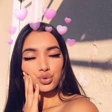 Ils adoptent une fille de 6 ans et découvrent qu'elle est en fait une naine sociopathe de 22 ans. 79 Pics Ideas Pics Cute Lightskinned Boys Boys With Curly Hair
