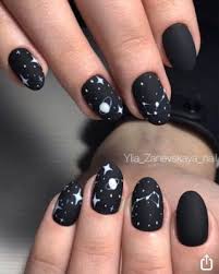 Diseños de uñas decoradas con lunares. Disenos De Unas Cosmicas Originales Y Creativos Que Debes Probar Con Imagenes Unas Negras Manicura De Unas