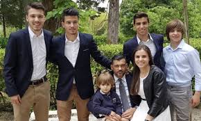 Statystyka pokazuje wszystkie zdobyte tytuły zawodnika sérgio conceição z klubu karriereende. Sergio Conceicao Partilha Fotografia Em Familia Myway